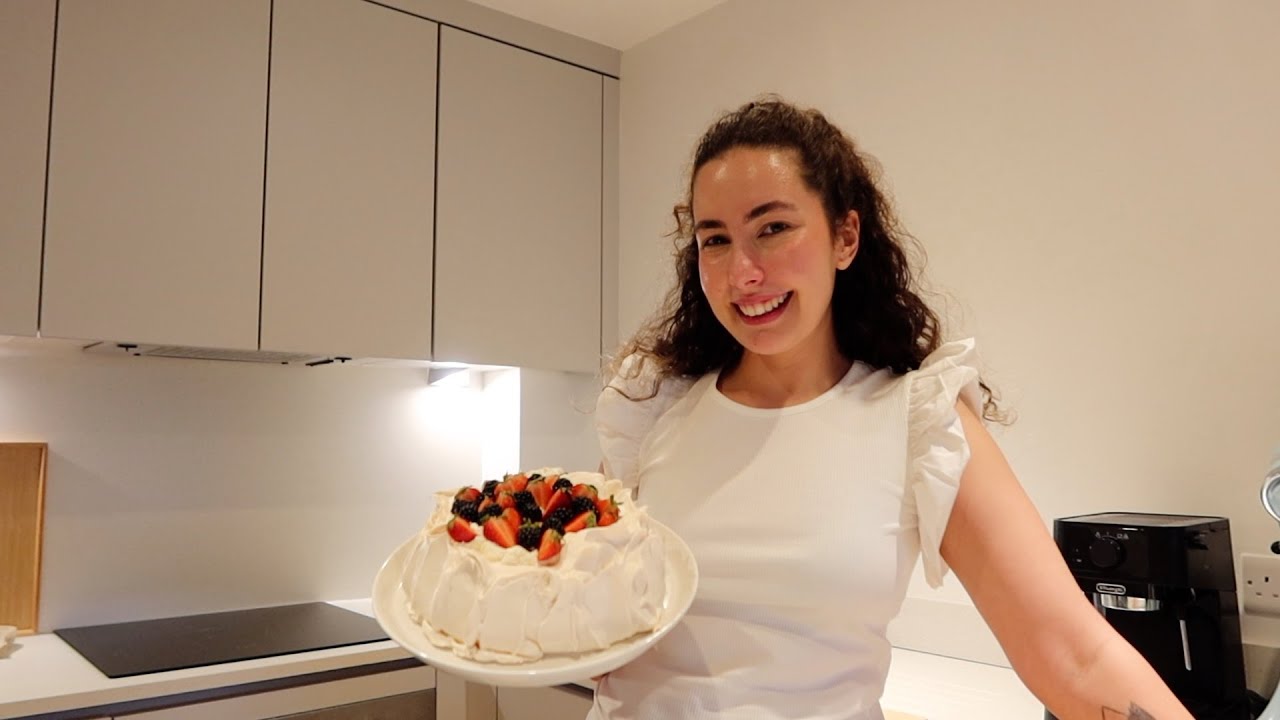 Dışı Kıtır, İçi Yumuşacık Pavlova Tarifi | Yaz İçin En Hafif Tatlı 🌸☁️