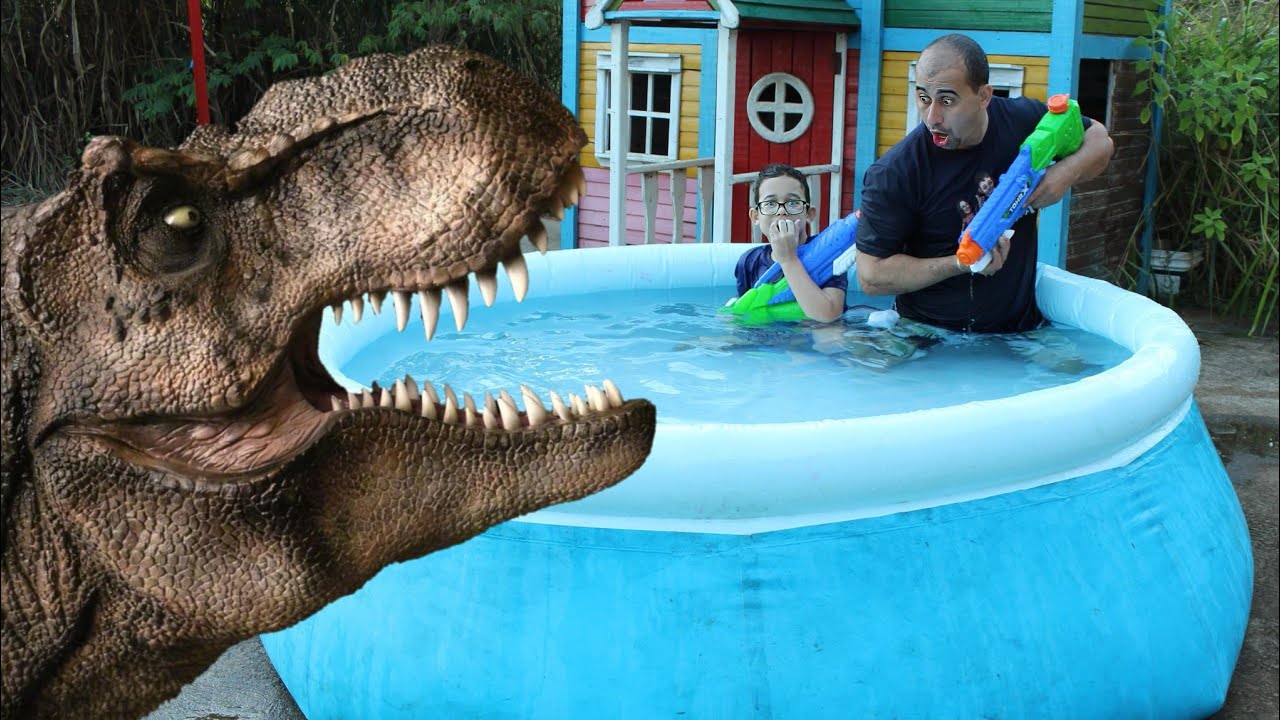 LUCAS E UMA HISTÓRIA ENGRAÇADA DO DINOSSAURO REX GIGANTE