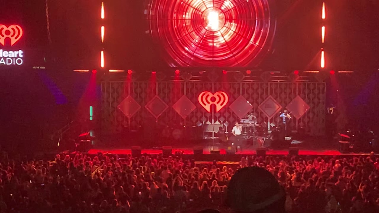 Niall Horan Chicago Jingle Ball