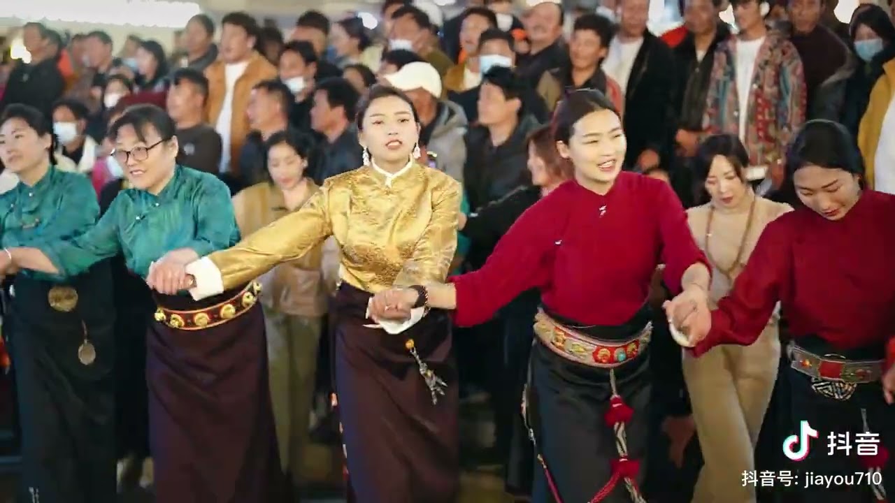 Tibetan girls dance in Guozhuang photographer Yunfeng Tibetan Guozhuang dance Tibetan dance