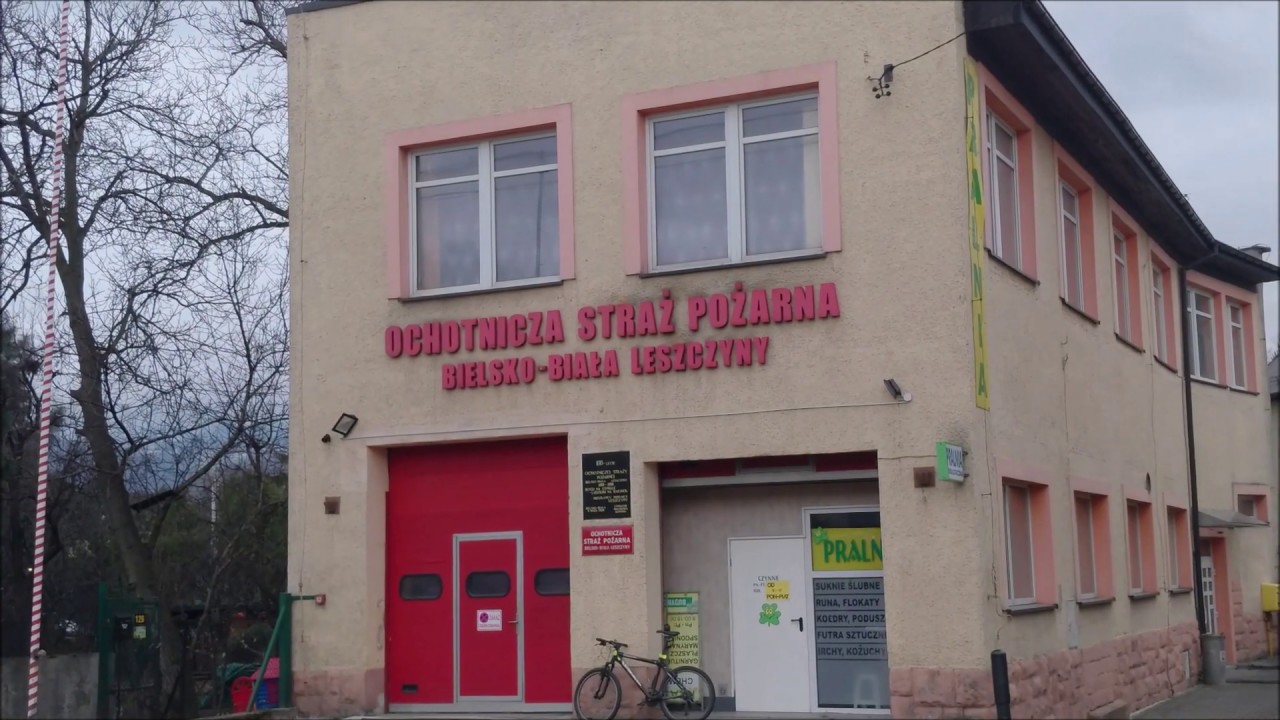 Zawyła syrena wyjazd alarmowy OSP Leszczyny+GCBA z JRG-1 do pożaru sadzy w kominie.