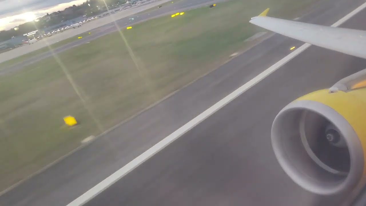 Fast Take off Boeing A320 (Santander-Barcelona)