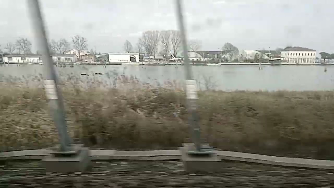 Passaggio sulla Laguna. Da Venezia Santa Lucia a Venezia Mestre.