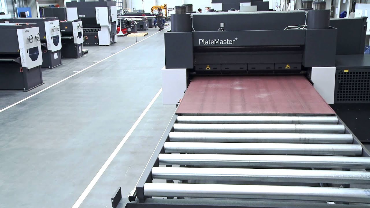 ARKU's Teilerichtmaschine für Platten und dicke Bleche