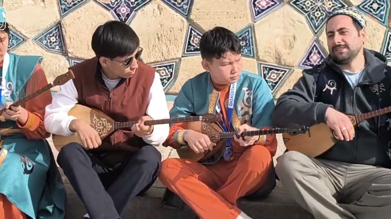 Dombıra - Kazakistan (Hoca Ahmet Yesevi Türbesi)