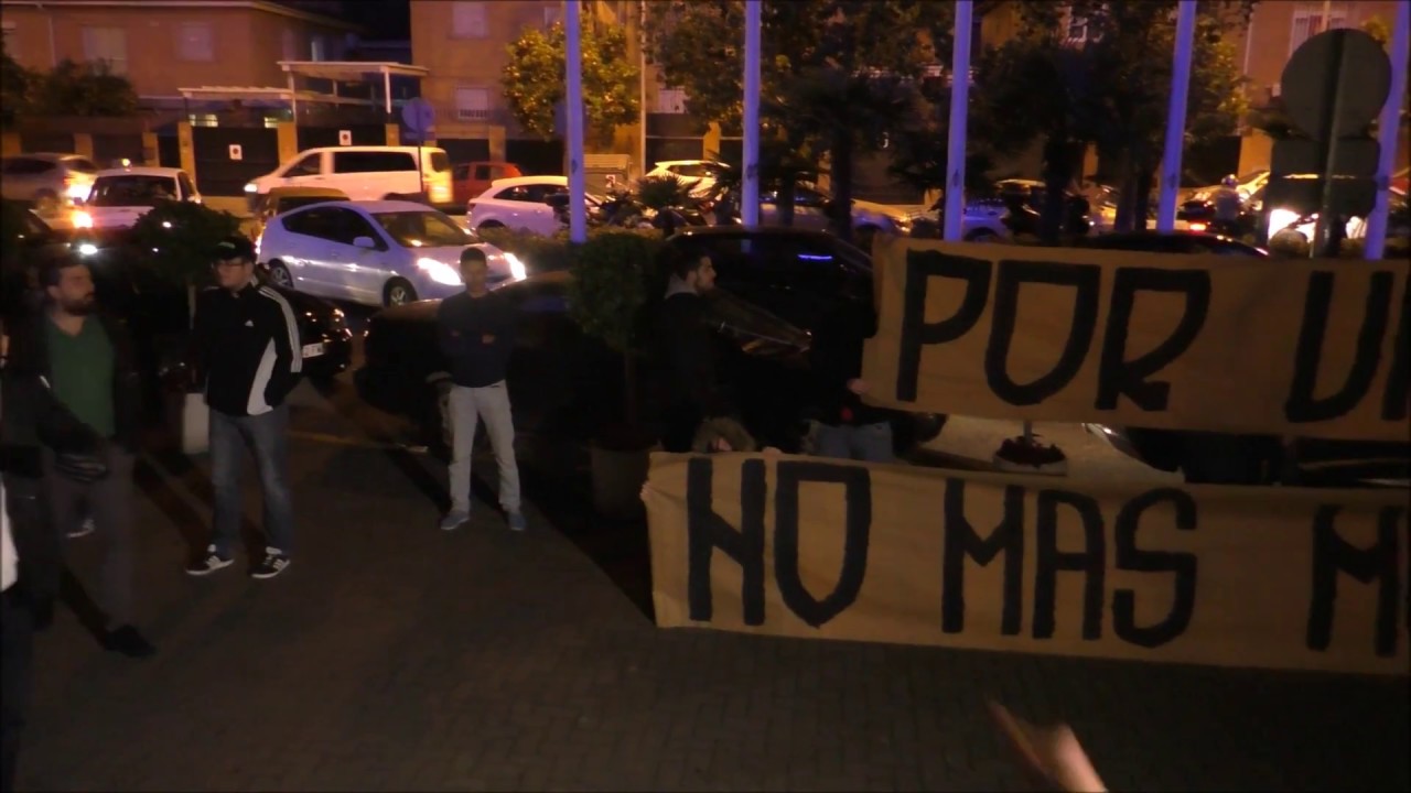Tensión antes de la Junta del Betis ante un Supporter y un miembro de Bitton