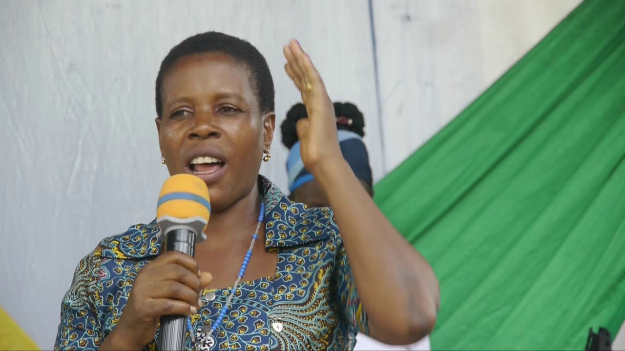 PADRE MULUMBA AYALIPUA MAPEPO WACHAWI WAKIJISALIMISHA