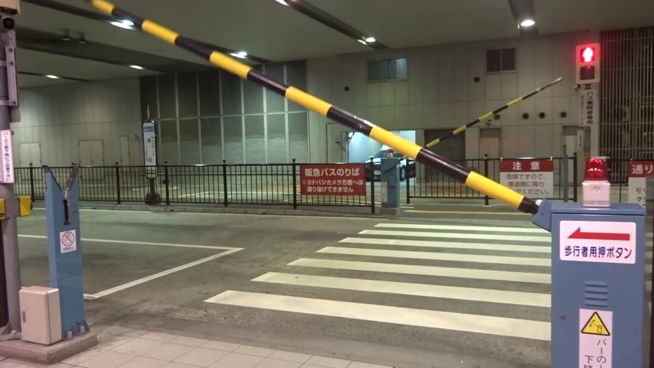 大阪駅バスターミナルにある「踏切」
