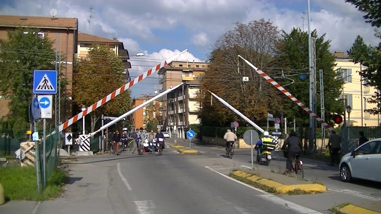 Spoorwegovergang Modena (I) // Railroad crossing // Passaggio a livello