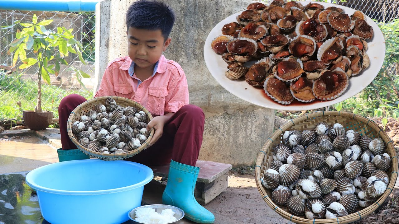 Seyhak cook blood cockles and invites Mommy to taste - Unique style of cooking - Chef Seyhak