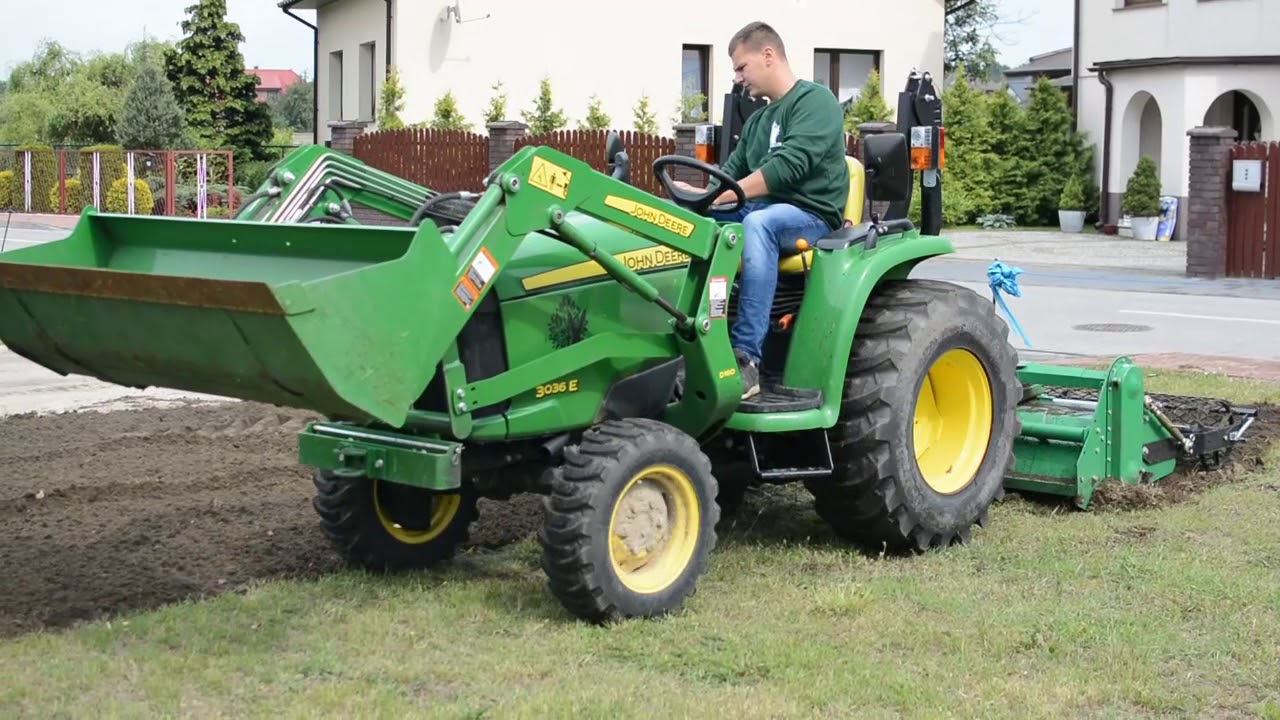 Glebogryzarka separacyjna na ciągniku John Deere 3036E - Zając w Ogrodzie