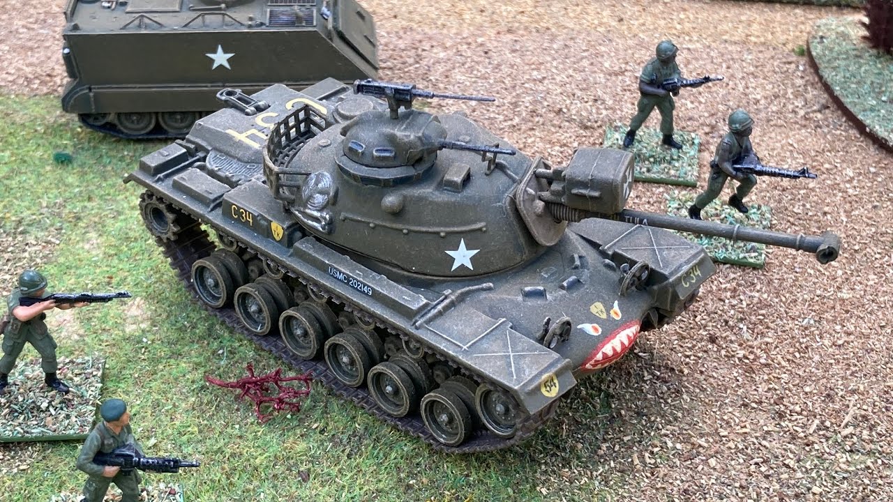 1/72 Italeri American Special Forces & North Vietnamese Army