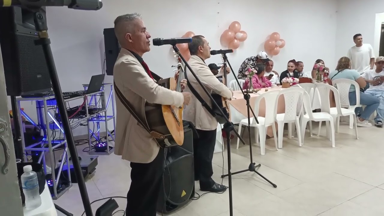 Álvarez y Valencia's de Medellín - El Aguacate (Julio Jaramillo)