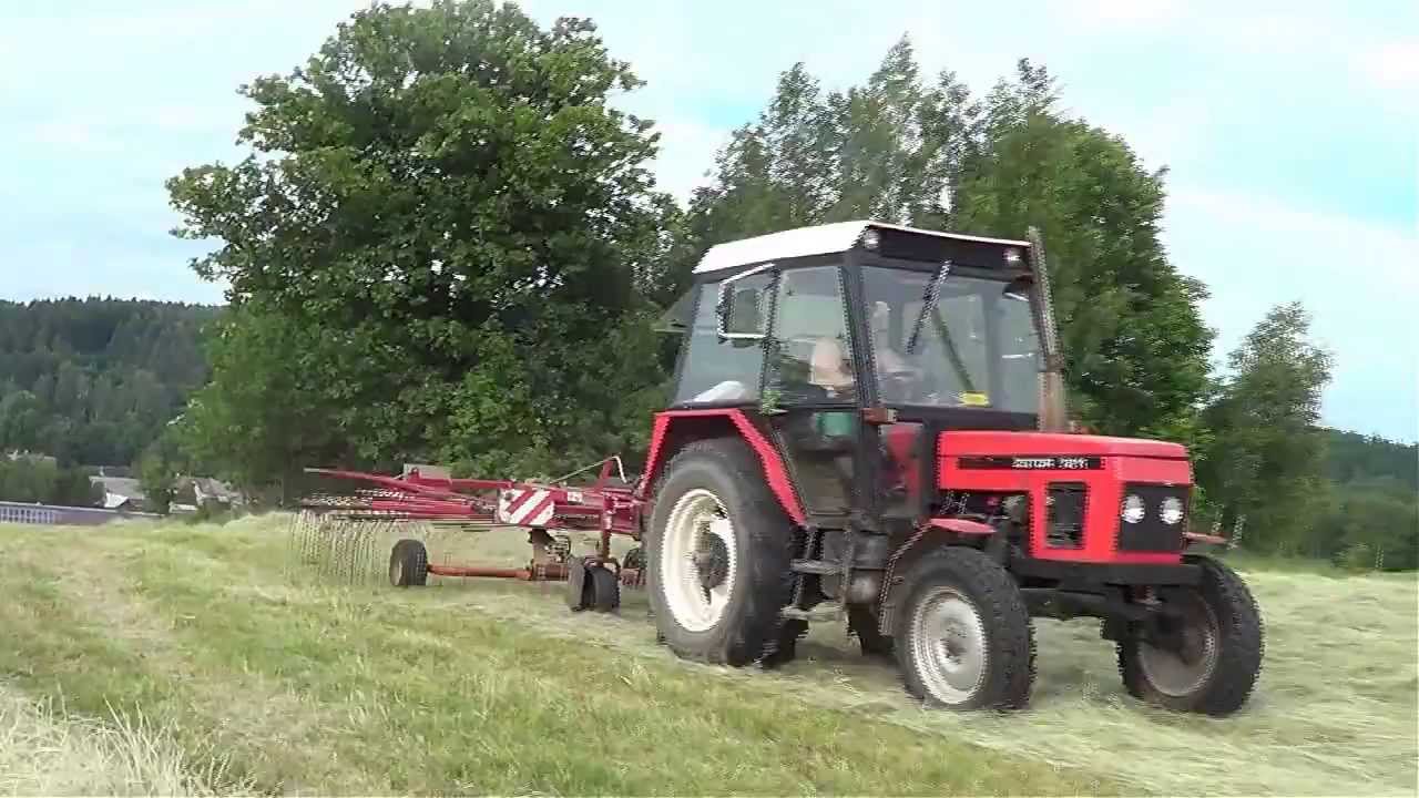 Zetor 7211,3011 - Nahrnování sena 2013