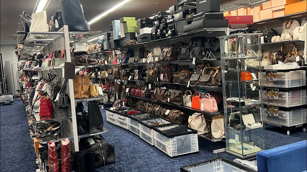 WAREHOUSE OF SECOND-HAND LOUIS VUITTON AND OTHER LUXURY BAGS IN JAPAN #louisvuitton #preloved