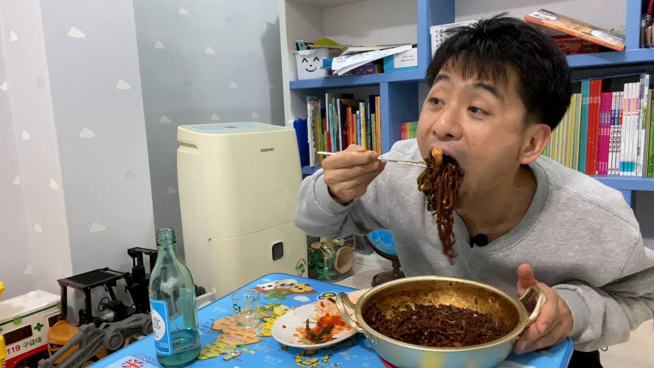 한끼 17만원짜리 밥을 먹었지만 결국 짜장라면,파김치에 소주 한병 깝니다