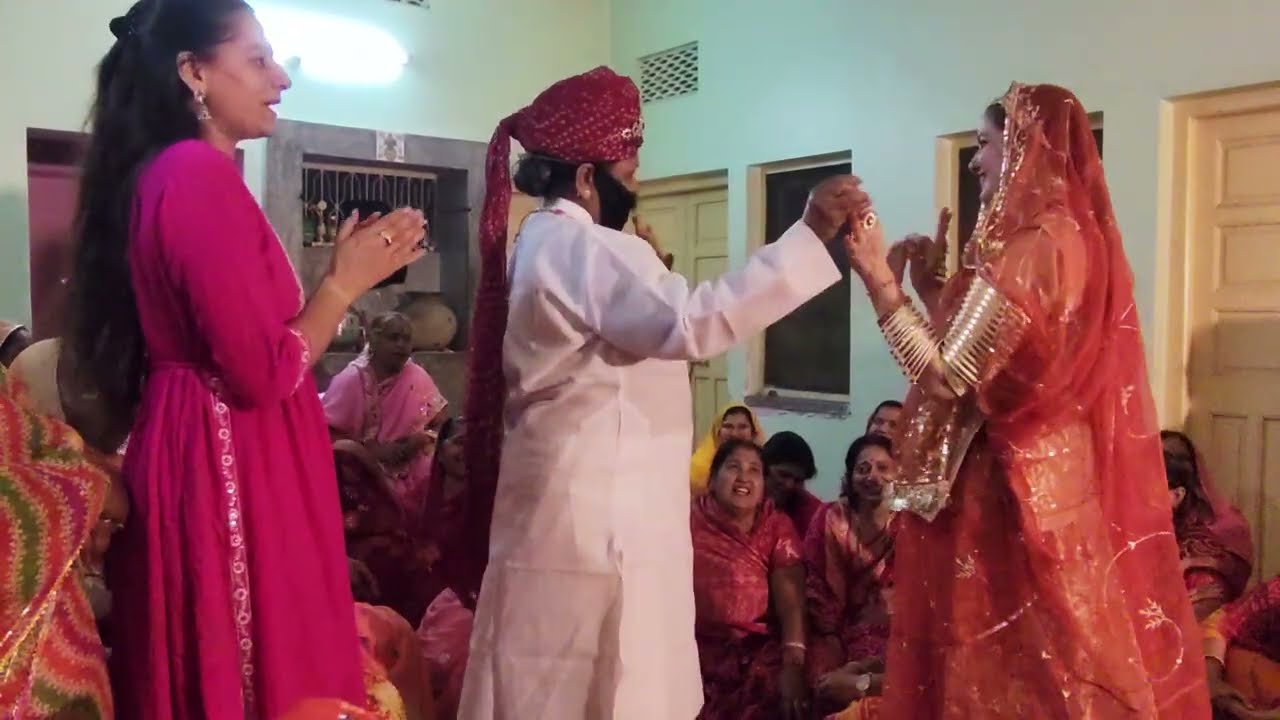 छोटी-छोटी गवराँ रे हाथ में रुमाल #bhajan #rajthani #marwadi #hindudeity #dance 