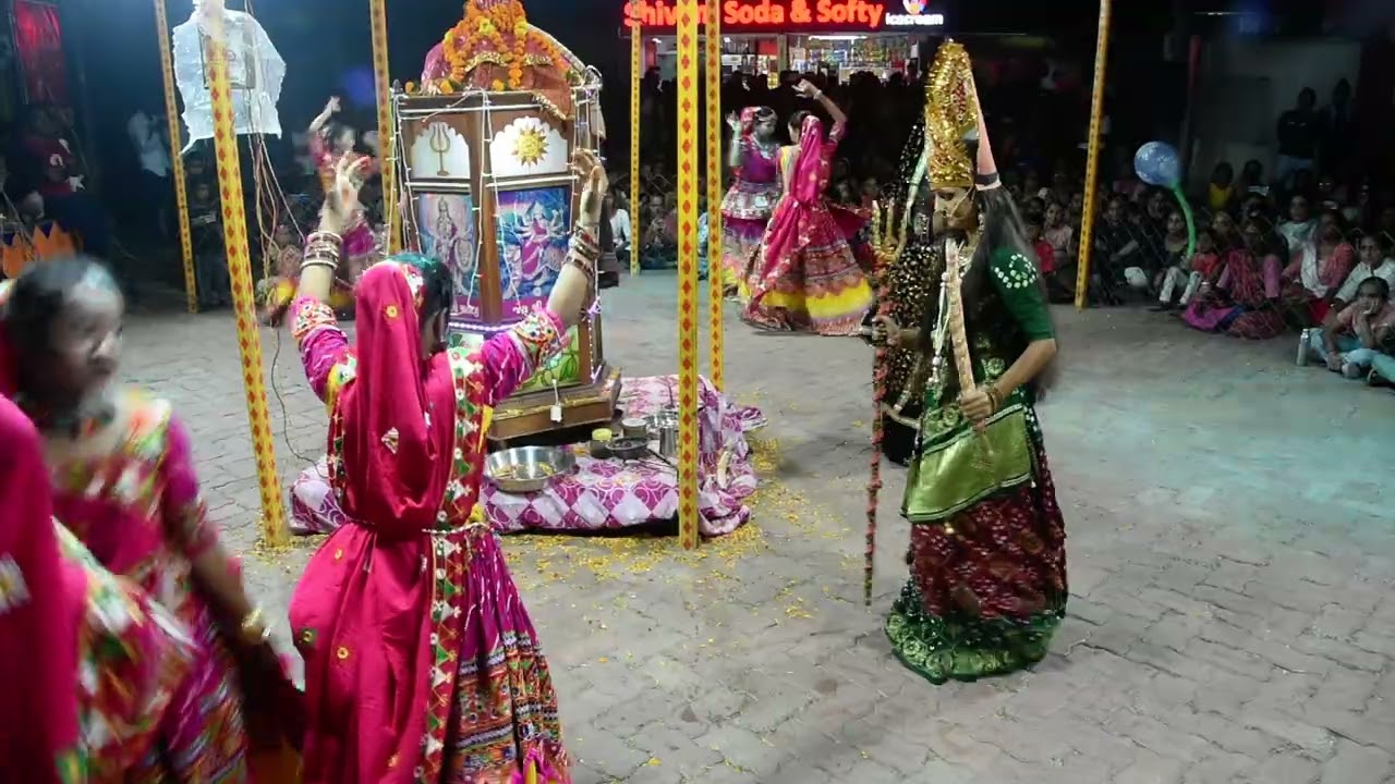 તા.10/10/24 જય ખોડીયાર ગરબી મંડળ વીરપુર ... રાશ - 4