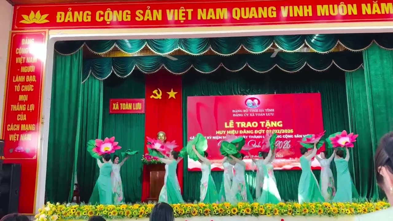Văn nghệ chào mừng - Bác Hồ một tình yêu bao la