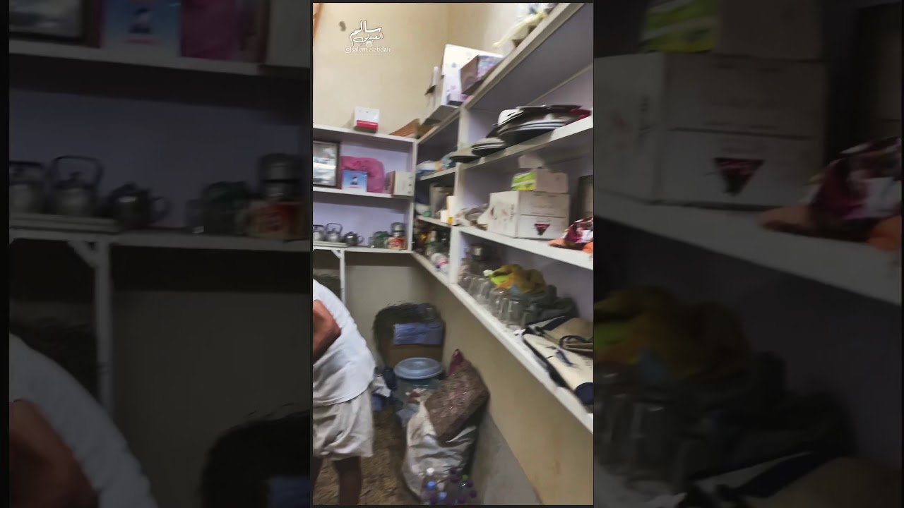 لم يمنعه كبر سنه من شغفه وحبه لمهنته العم سالم والشاي المتميز .