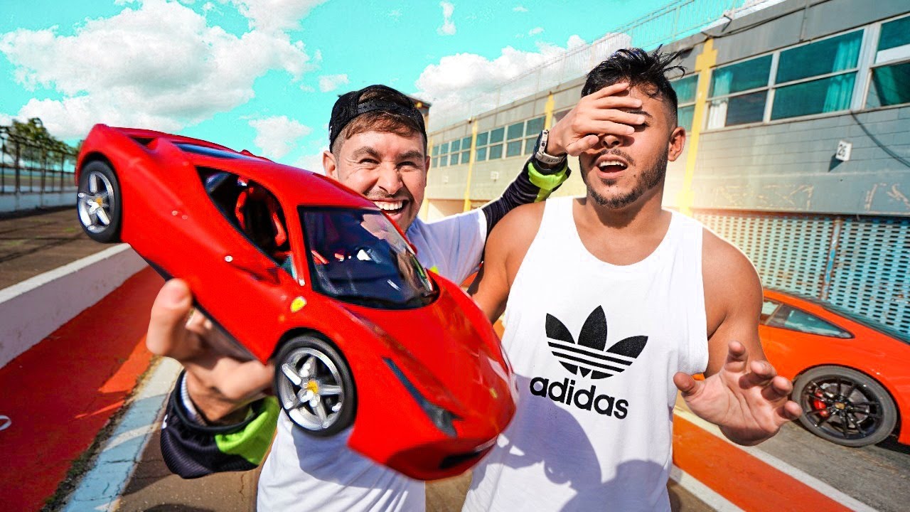 DEI UMA FERRARI DE PRESENTE PRO RENATO