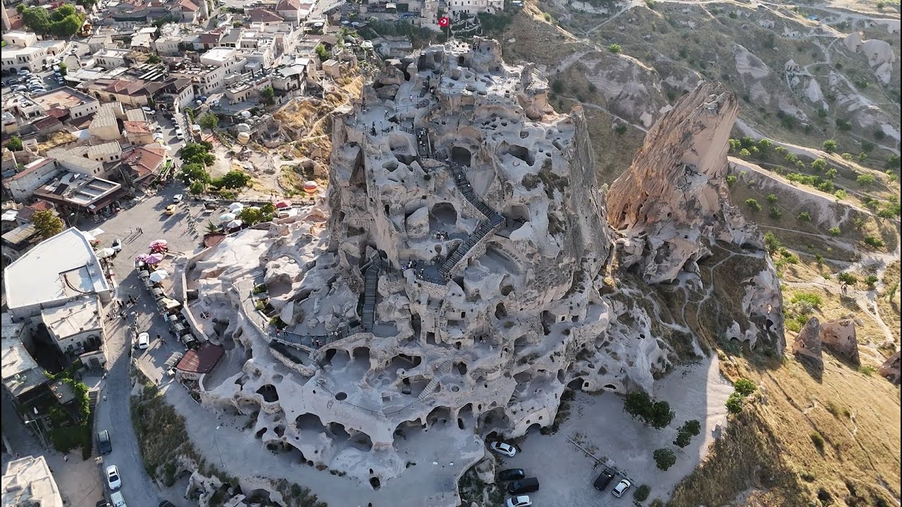 🏰Kapadokya'nın Zirvesi: Uçhisar Kalesi ve Peri Bacalarının Sessiz Tanığı