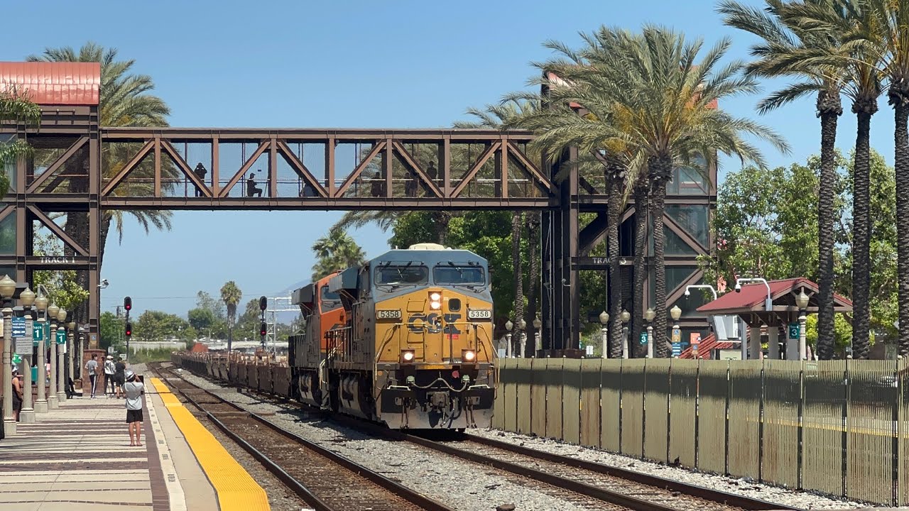 Railfanning Fullerton 6/23/22 - 6/24/22 FT a CSX Leader, Train meets, Wrap cars on Surfliner & More!