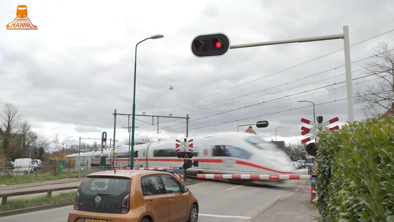 DUTCH RAILROAD CROSSING - Bunnink - Stationsweg