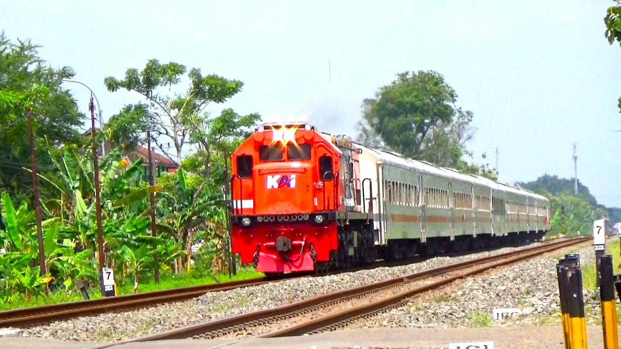 KERETA API PANJANG ‼️ LOKOMOTIF VINTAGE,RnB,WnB| TOP KOMPILASI  MENEMUKAN 8  KERETA API FULL NGEBUT