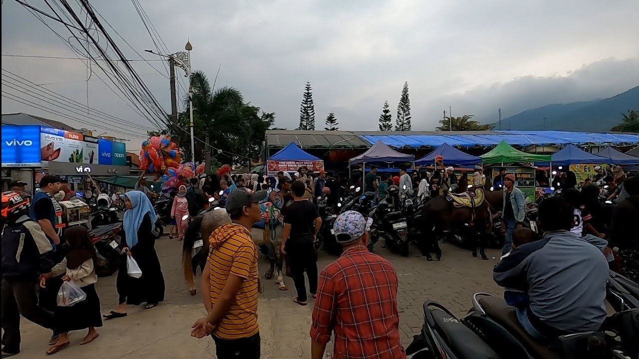 Ngabuburit di Alun-Alun Kecamatan Malangbong