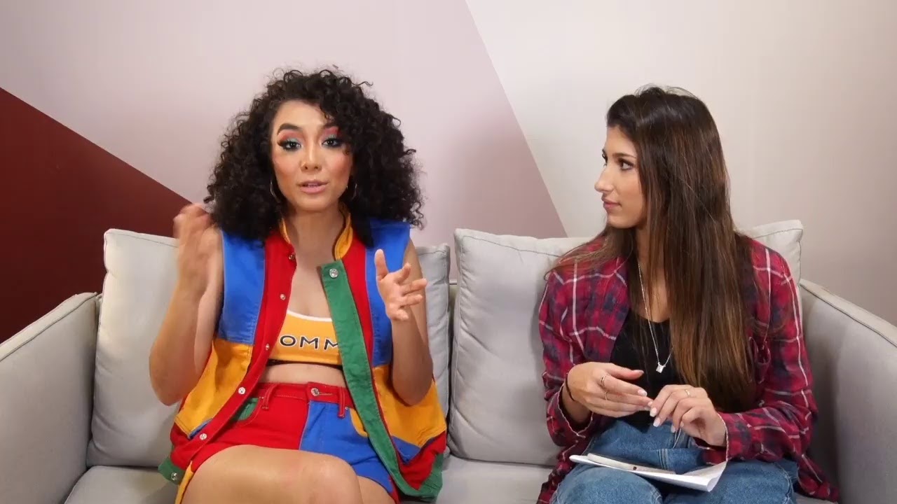 Elyfer Torres, atriz de Betty, a Feia em NY, ao vivo na redação de CARAS! Mandem perguntas