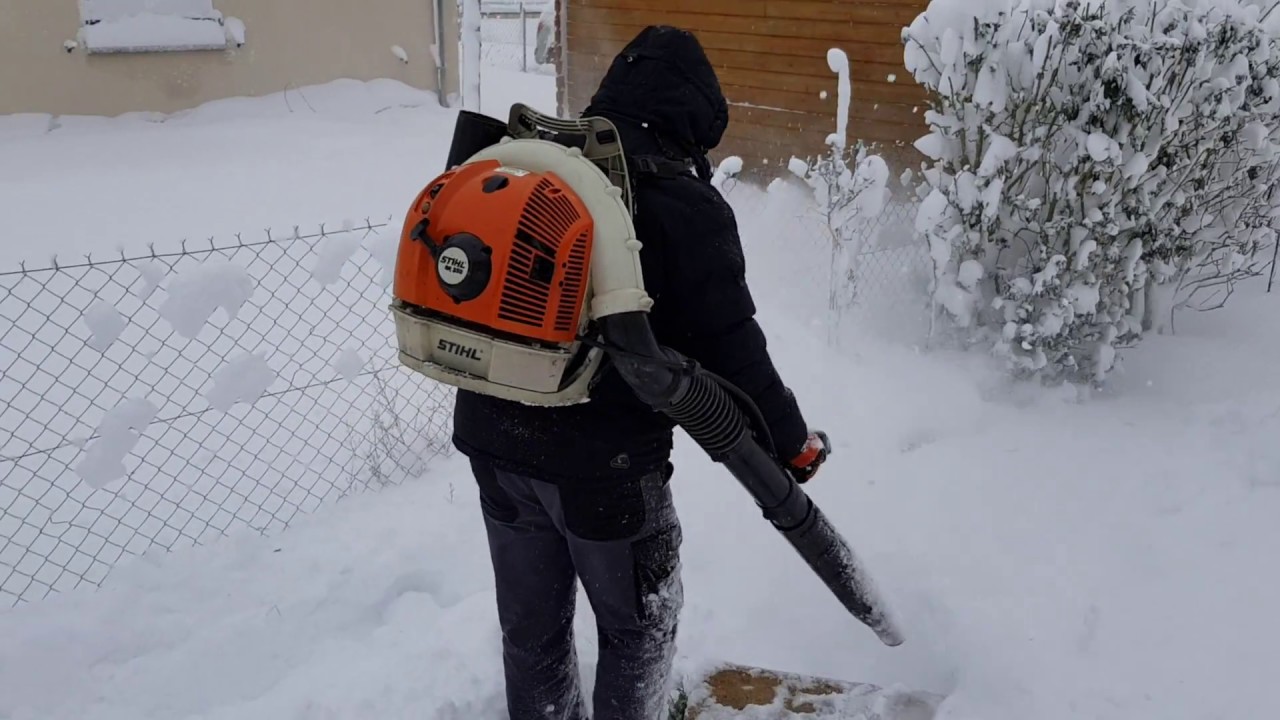Souffleur stihl br550 VS la neige