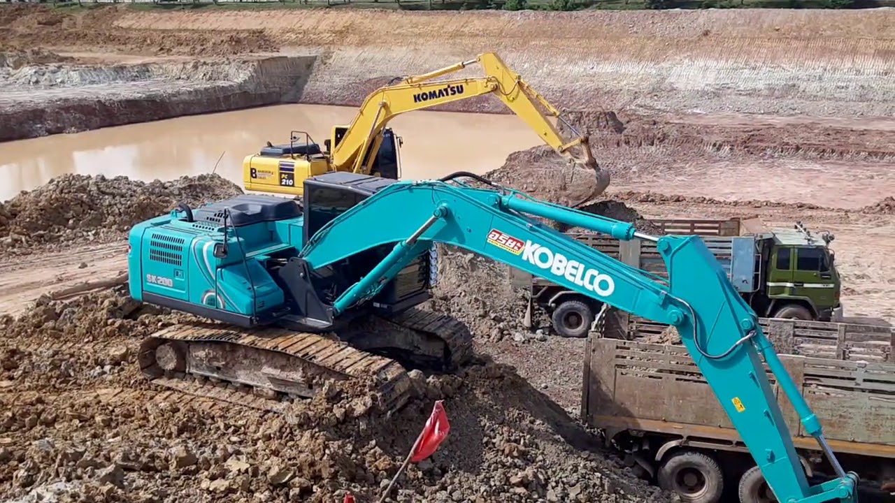 kobelco sk200-10 ปะทะ komatsu pc210-10mo เล่นบ่อลึก ดั้มแรง excavator and truck EP.7267