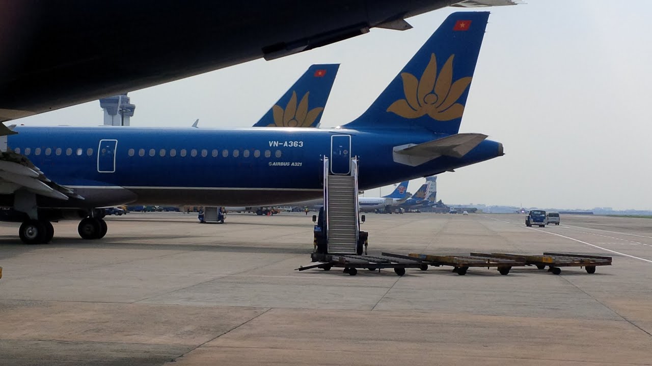Plane Spotting - Tan Son Nhat SGN - Full of Surprises