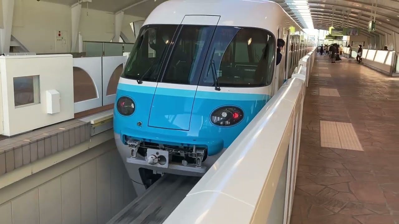 2023年迎春 ディズニーリゾートライン 朝のリゾートゲートウェイ・ステーション 2023/1/3撮影