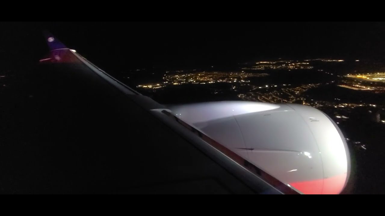 A220 Air France night landing