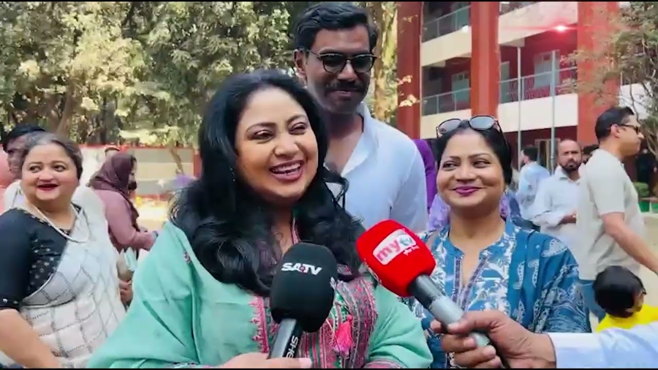 উৎসবমুখর পরিবেশে ঢাকা ১৭ আসনে ভোট প্রদান করলেন তারকা সহ বিভিন্ন শ্রেণি পেশার মানুষ | SATV