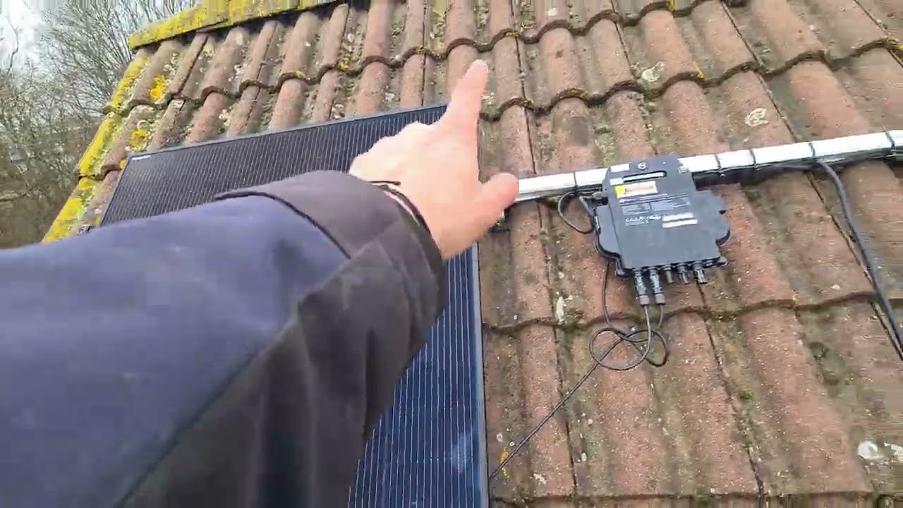Mee het dak op -  8 PV Zonnepanelen monteren Jinko 405wp met APsystems