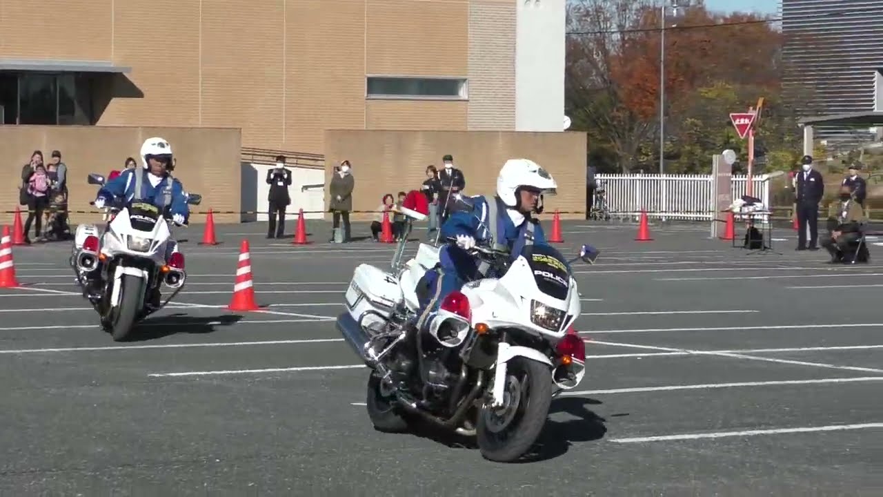 冬の交通事故防止運動出発式　白バイ演技他