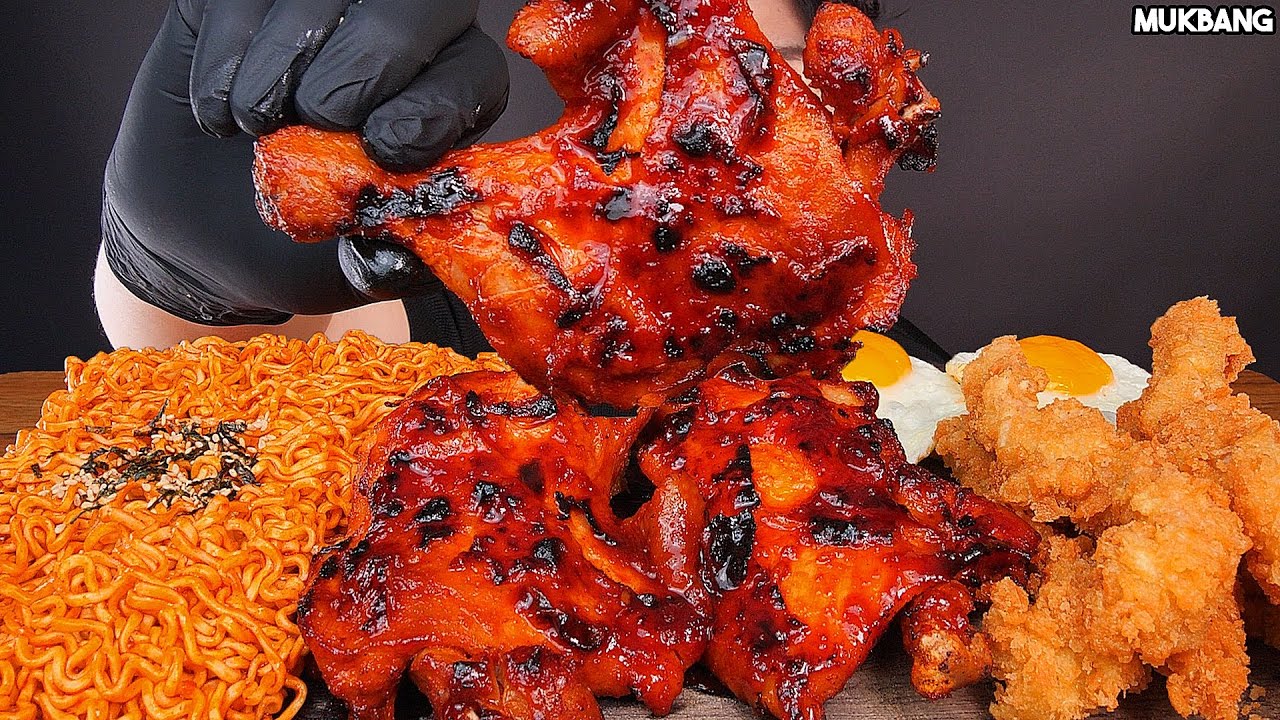 острая курица и лапша Spicy BBQ Chicken 🍗 Fire Noodles EATING ASMR MUKBANG