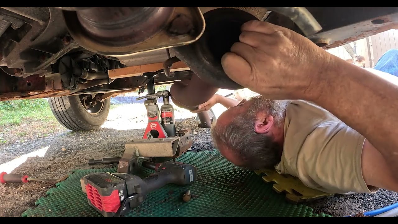 2005 GMC Envoy catalytic converter replacement