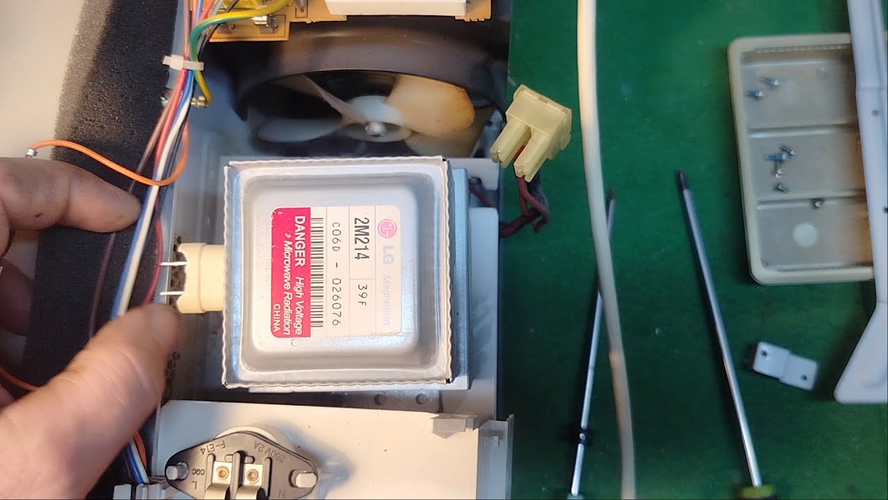 Naprawa kuchenki mikrofalowej Whirlpool AVM541/1/WP/WH