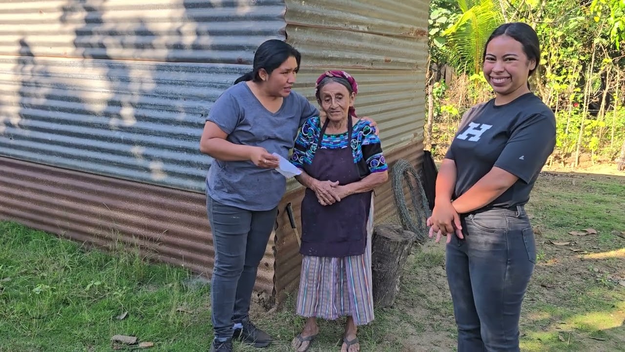 TREMENDA BENDICIÓN le Llegó A la Abuelita María 