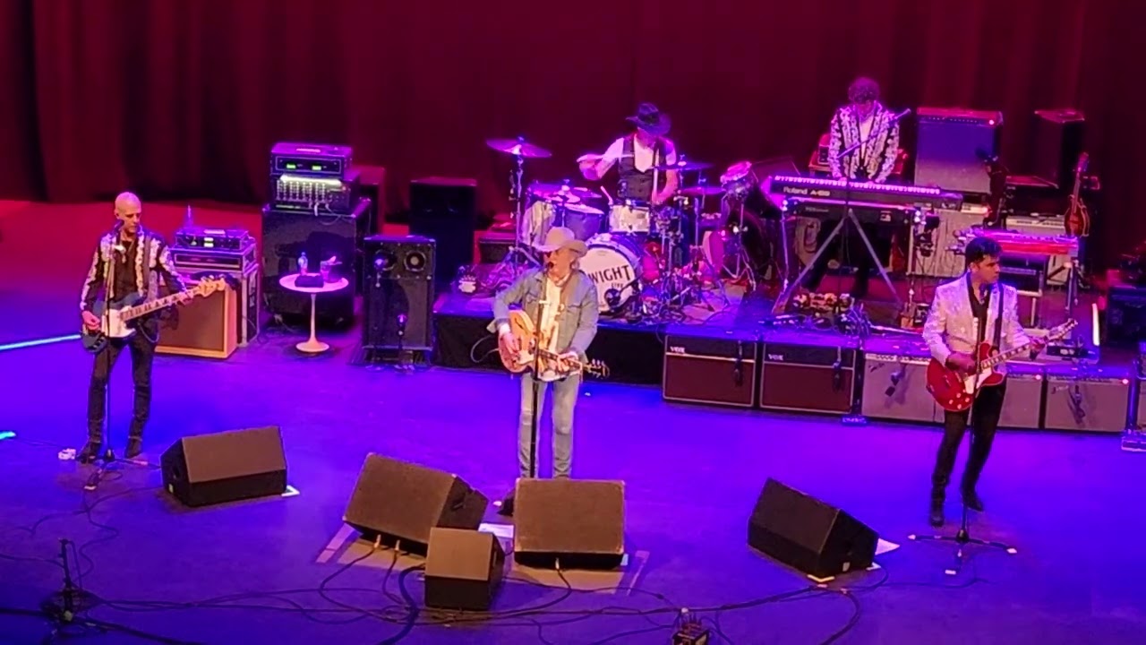 Dwight Yoakam - I Ain't That Lonely Yet
