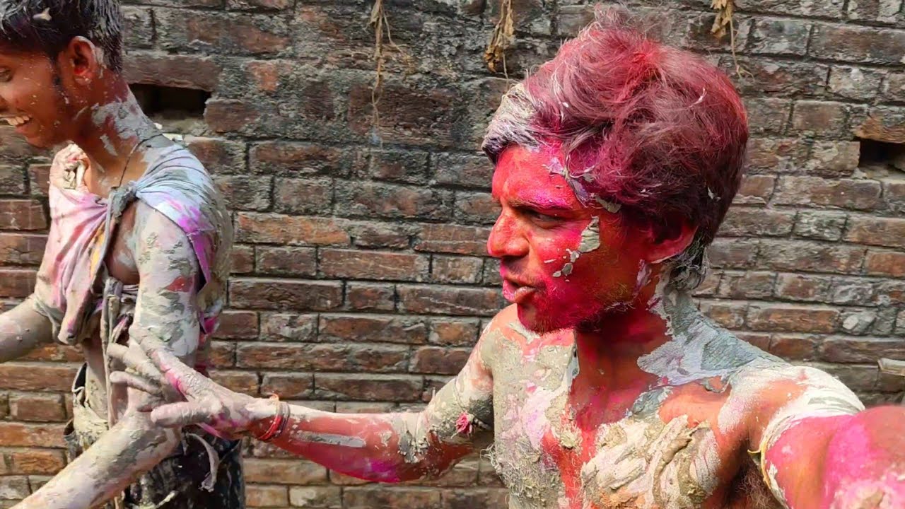 Happy Holi Dosto, Is Sal Ka Holi Bahut Khatrnakh...