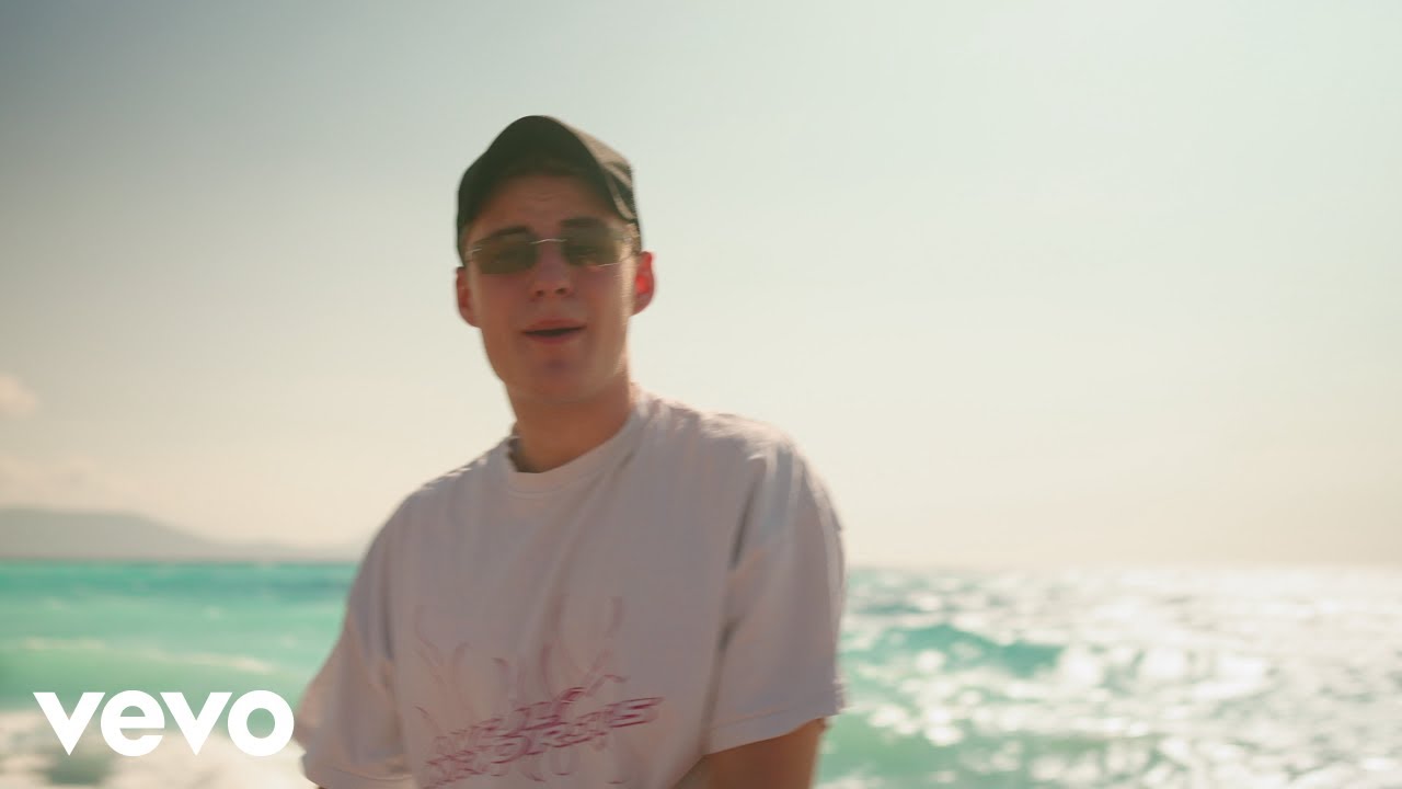 Rasmus Hultgren - Good Girls Gone Wild (Official Music Video)
