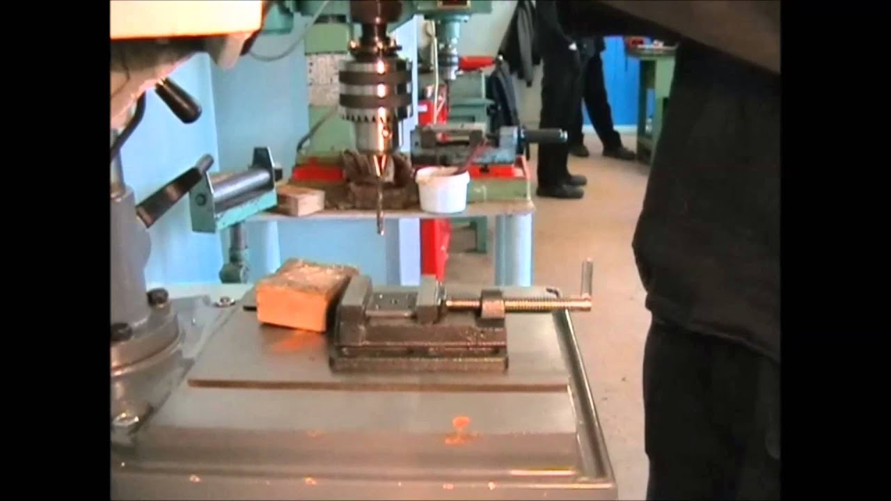 11.2 - Vrt&aacute;n&iacute; kovů - Uk&aacute;zka vrt&aacute;n&iacute; materi&aacute;lu