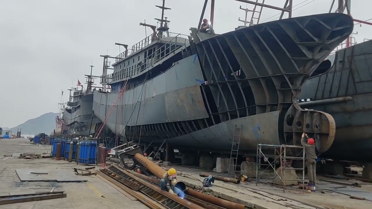 New building fishing trawler construction process. htdmarine.com #trawler #fishingvessel #shipyard