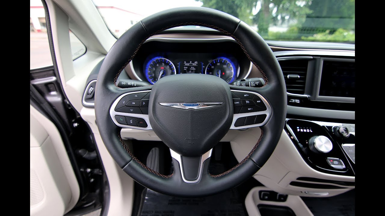 Chrysler Pacifica Touring L 2018 года