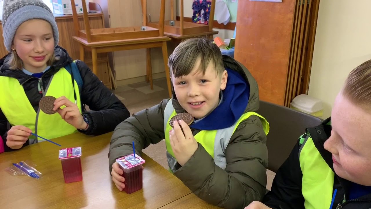 Ysgol y Graig, Llangefni yn mynd ar daith o amgylch Llangefni
